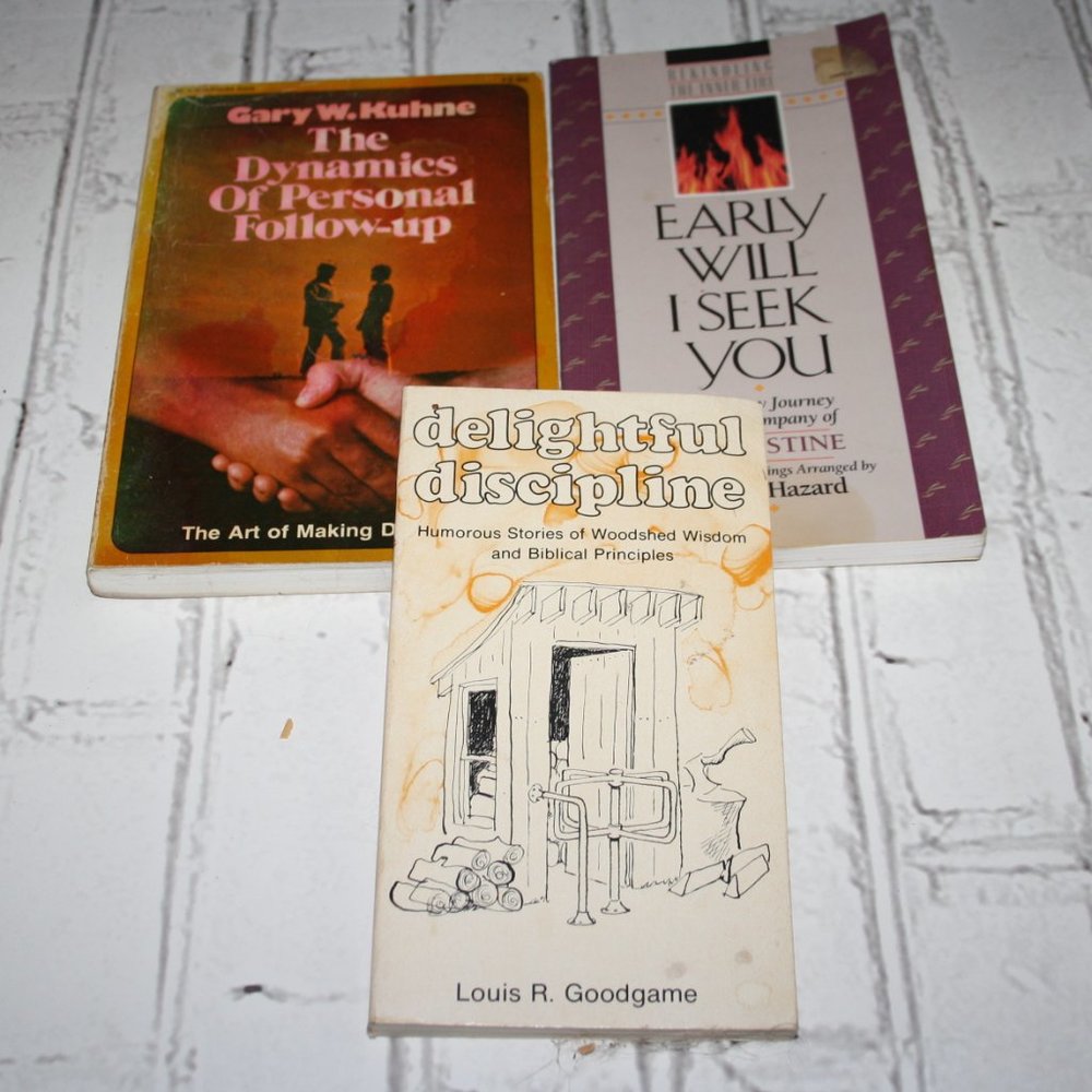 Paper back Christian book bundle vintage (Bk)